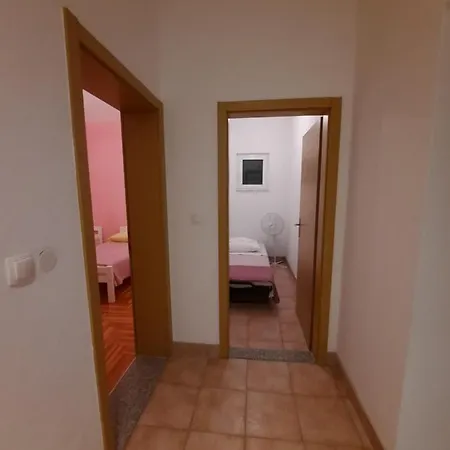 Duje & Dragana Apartment Plano