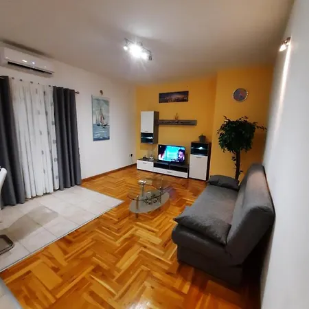 Duje & Dragana Apartment Plano